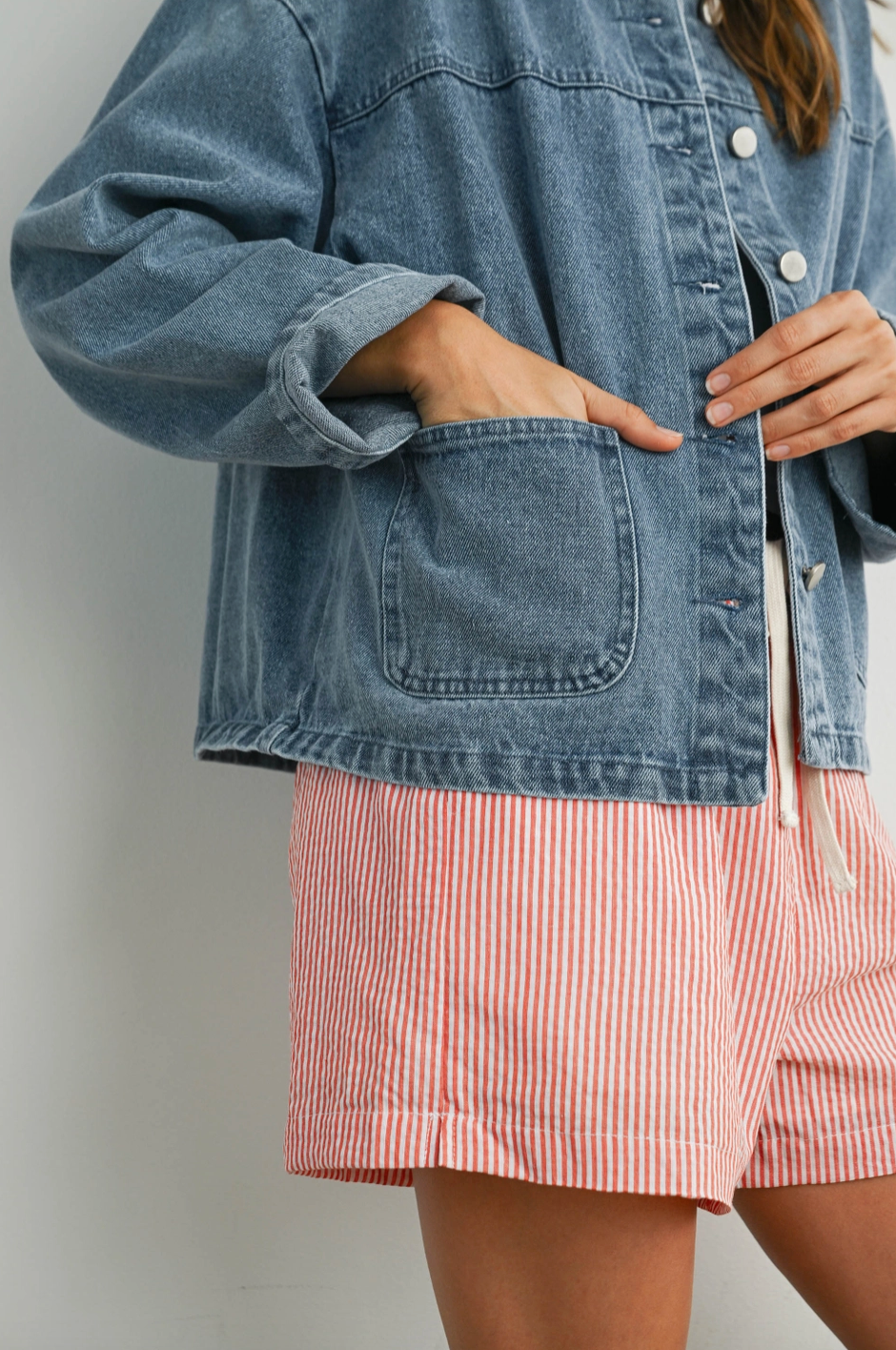 Button-Down Denim Jacked with Collar and Pockets|824